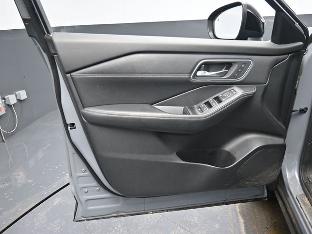 Used 2024 Nissan Rogue Platinum w/ Platinum Premium Package image 13