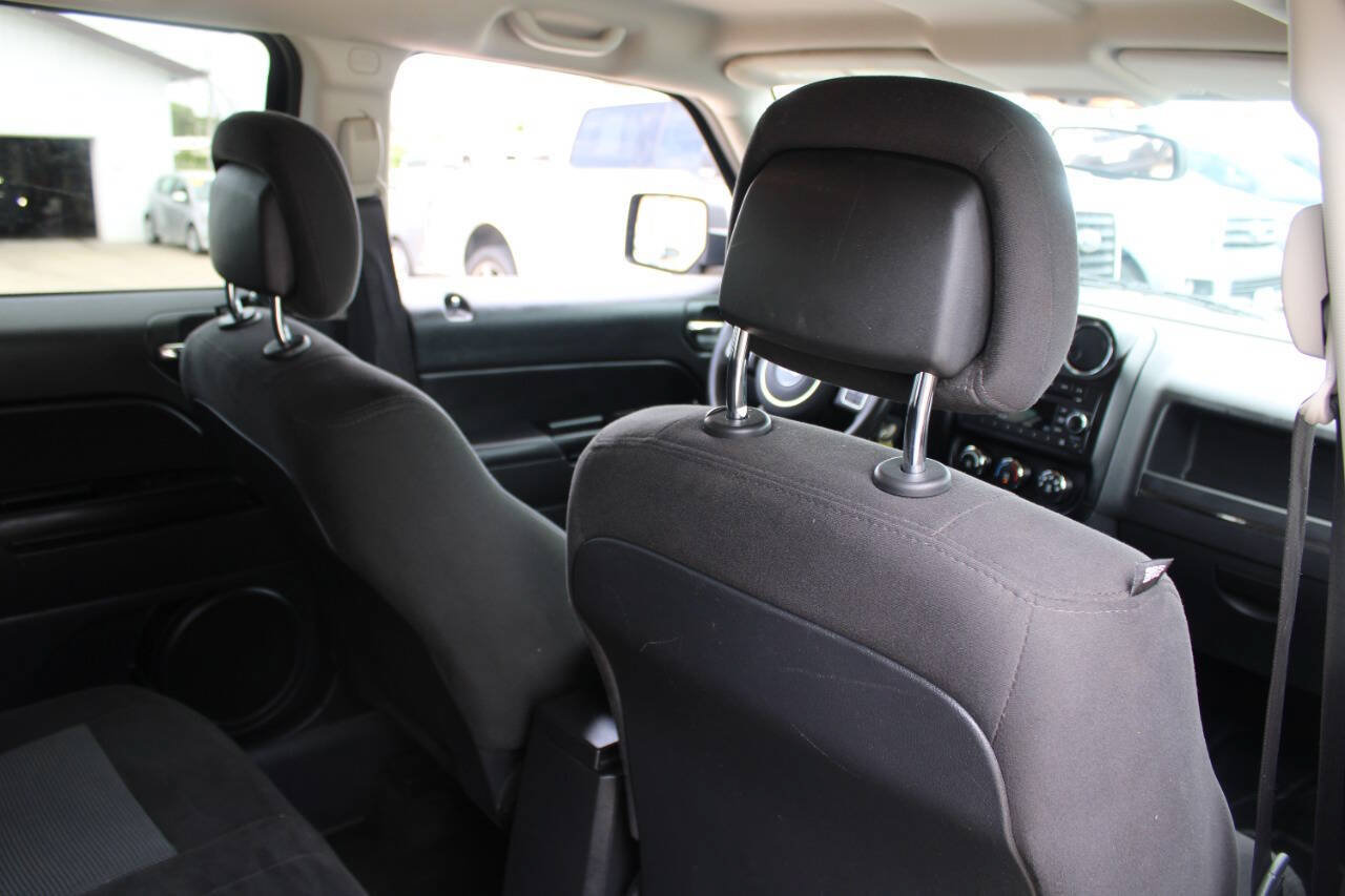 Used 2017 Jeep Patriot Latitude FWD image 10