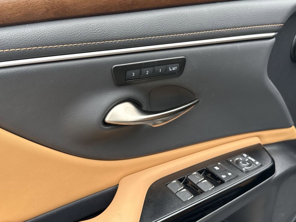 Used 2025 Lexus ES 350 w/ Premium Package FWD image 29