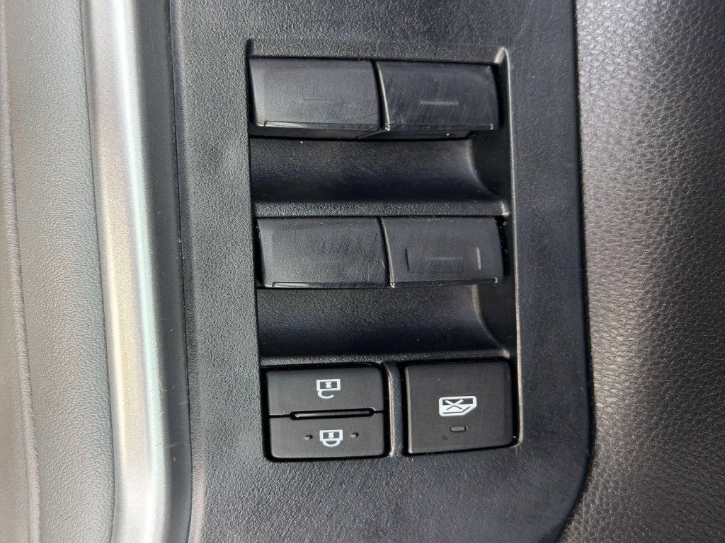 Used 2023 Toyota Highlander L FWD image 20