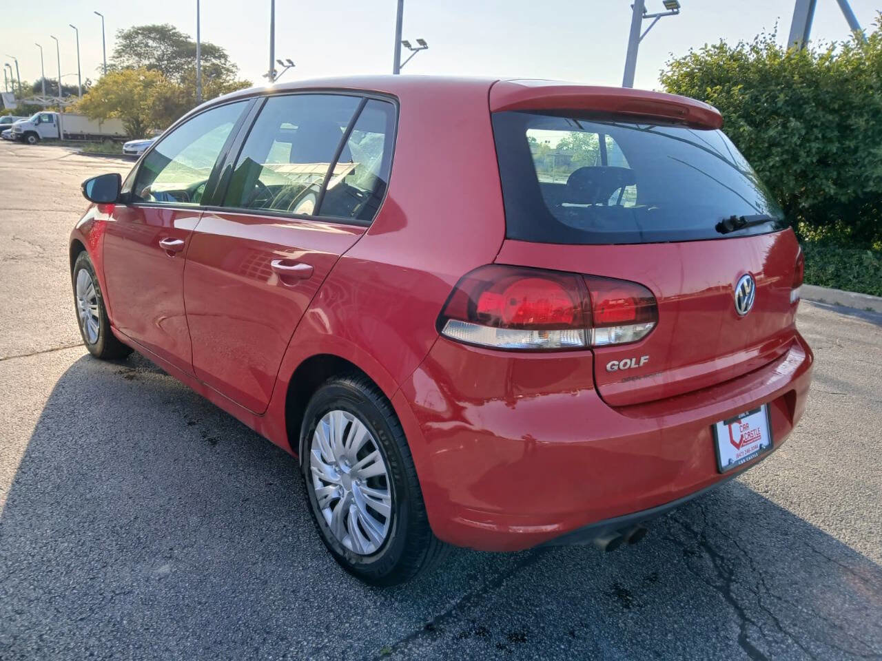 Used 2010 Volkswagen Golf 4-Door image 6
