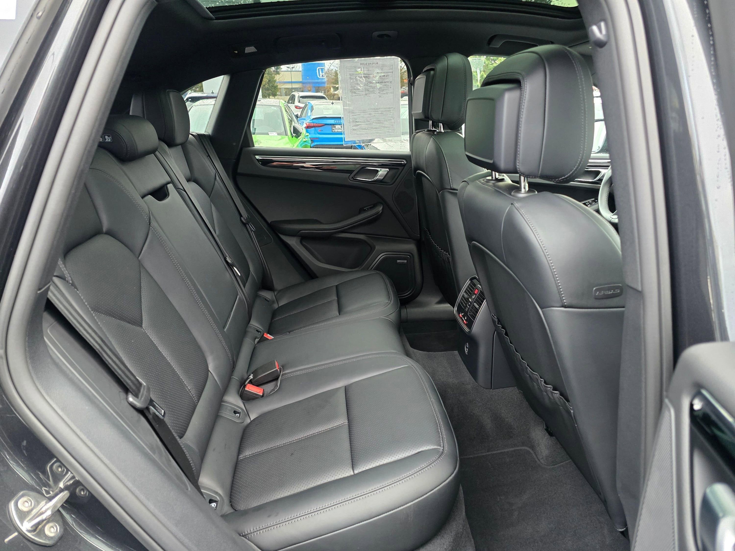 Used 2025 Porsche Macan image 24