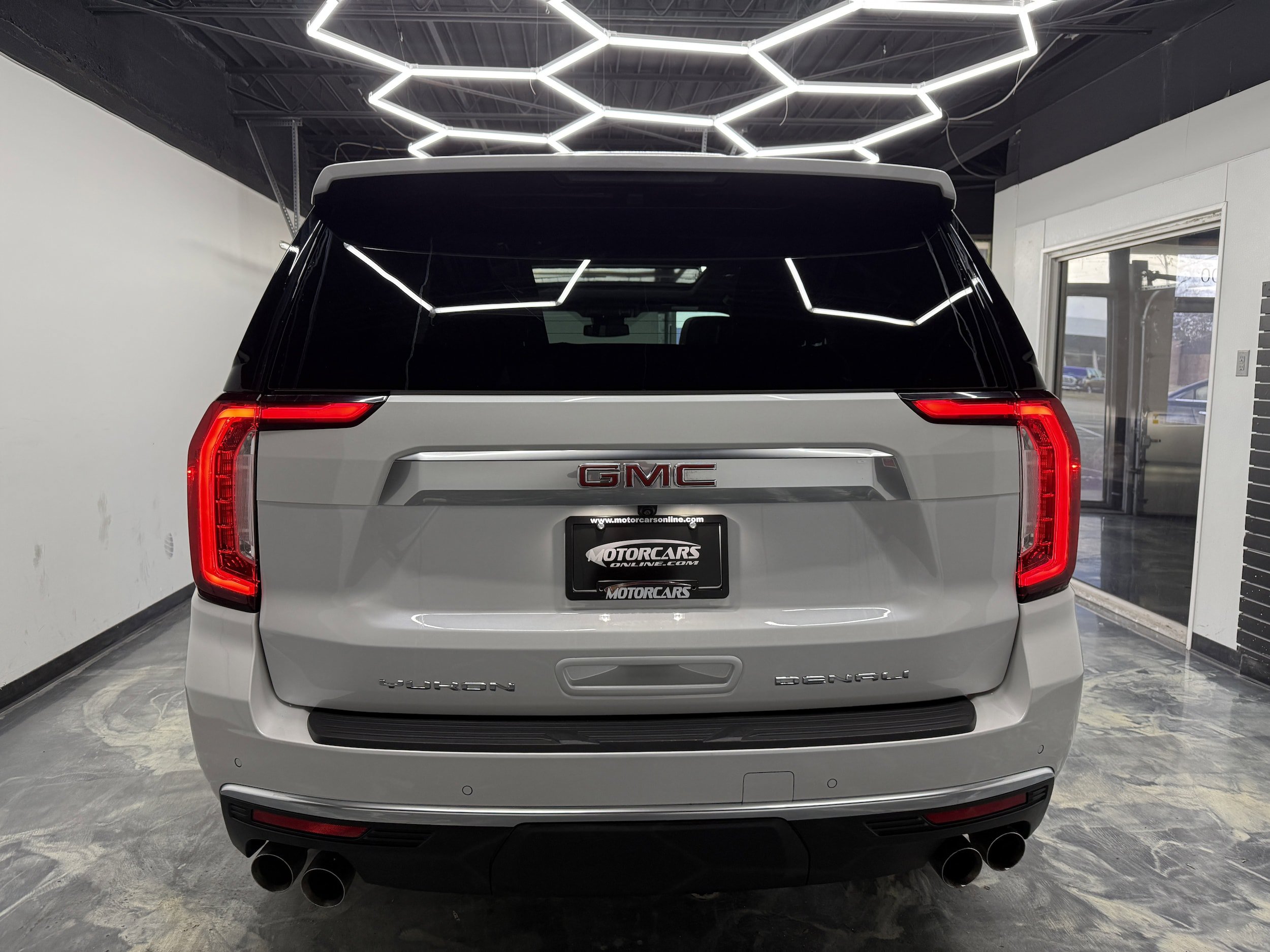Used 2024 GMC Yukon Denali w/ Denali Reserve Package AWD/4WD image 4