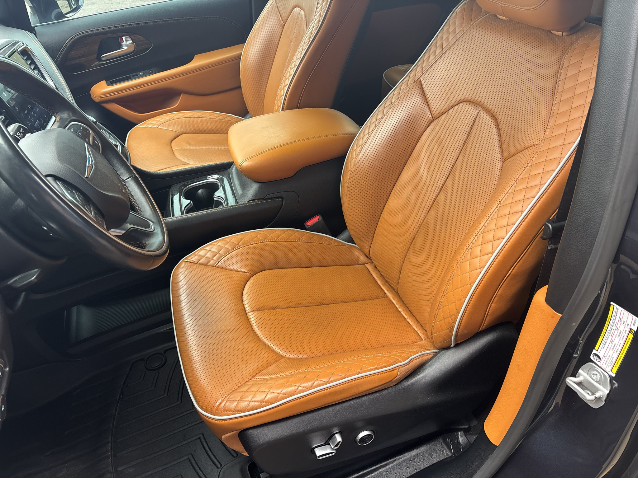 Used 2021 Chrysler Pacifica Pinnacle FWD image 9