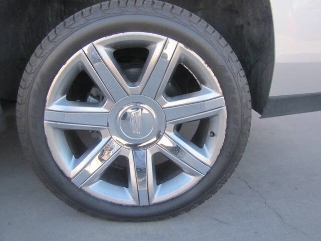 Used 2018 Cadillac Escalade Luxury AWD/4WD image 21