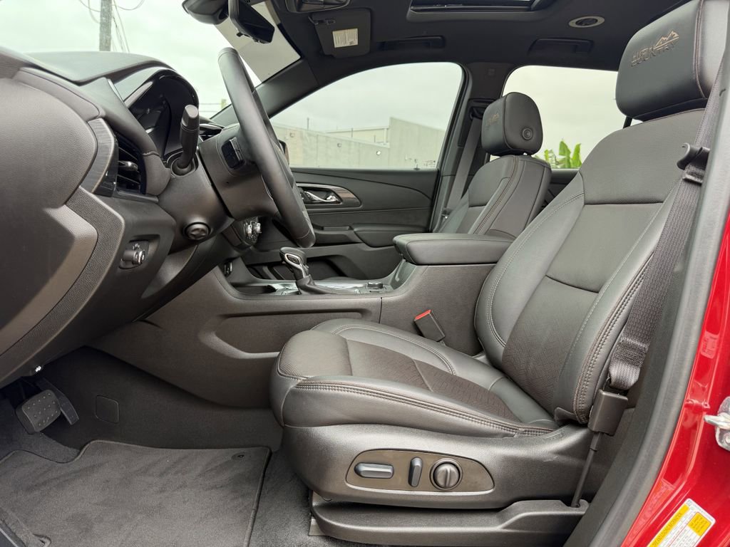 Used 2023 Chevrolet Traverse High Country FWD image 27