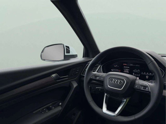 Certified 2025 Audi Q5 2.0T Premium Plus w/ Premium Plus Package AWD/4WD image 13