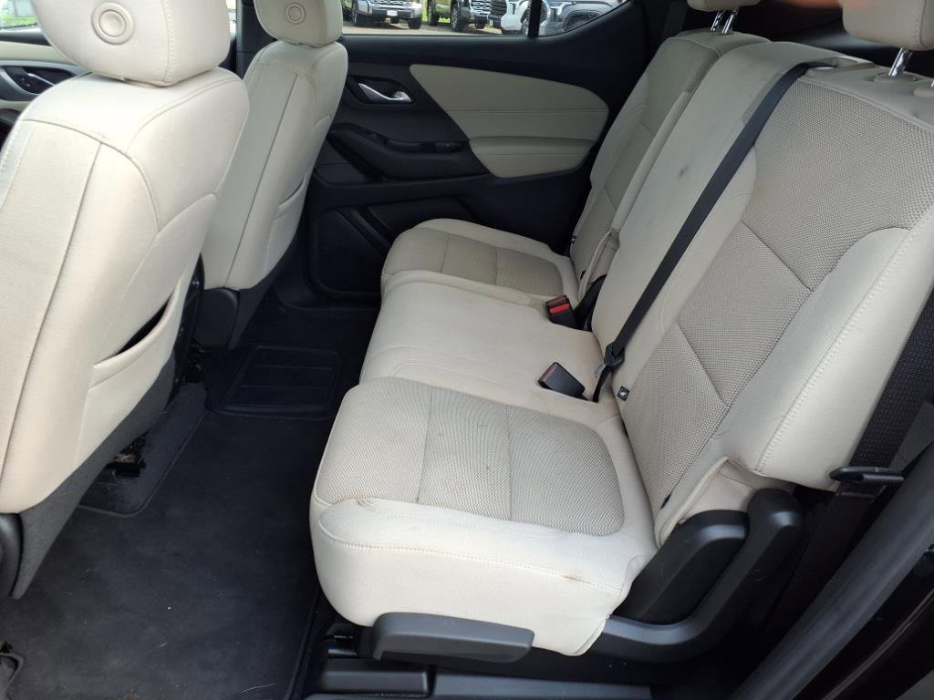 Used 2022 Chevrolet Traverse LS image 25