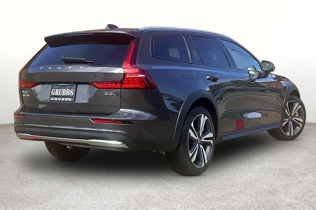 Certified 2025 Volvo V60 B5 Cross Country Plus AWD/4WD image 2