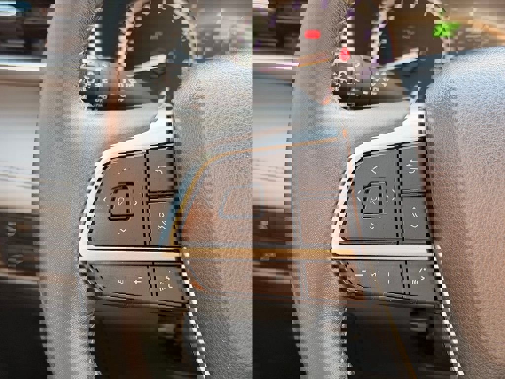 Used 2022 Toyota Highlander XLE image 32