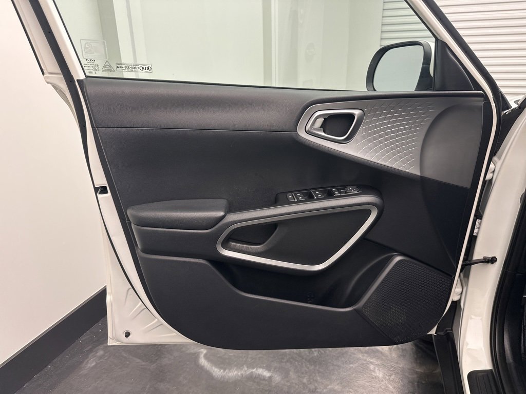 Used 2022 Kia Soul LX image 16