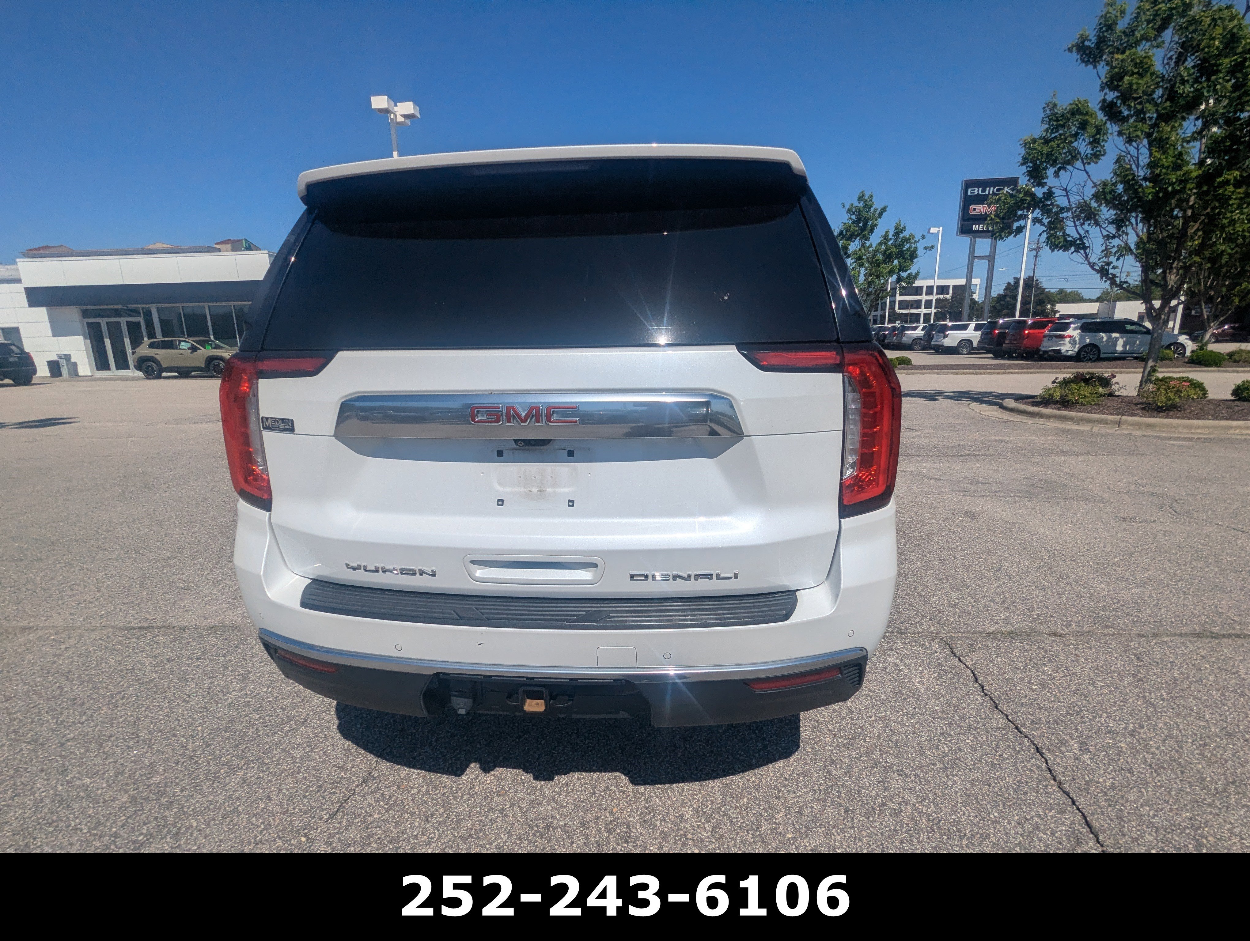 Used 2021 GMC Yukon XL Denali w/ Denali Premium Package AWD/4WD image 8