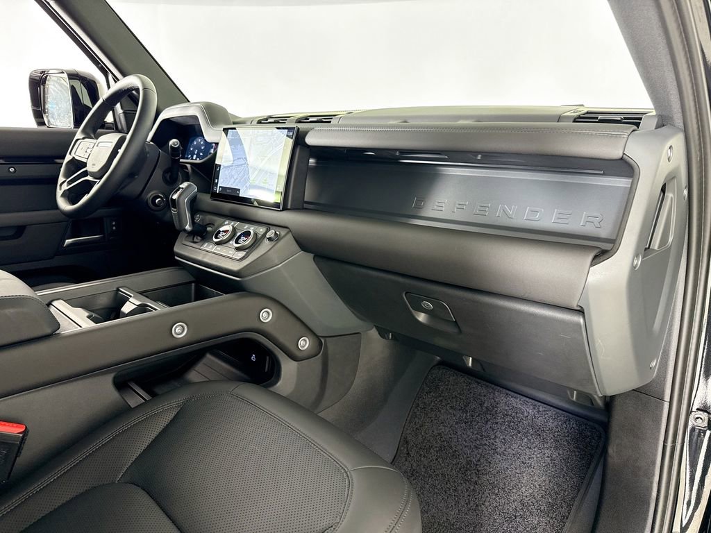 Used 2025 Land Rover Defender 110 X-Dynamic SE image 13