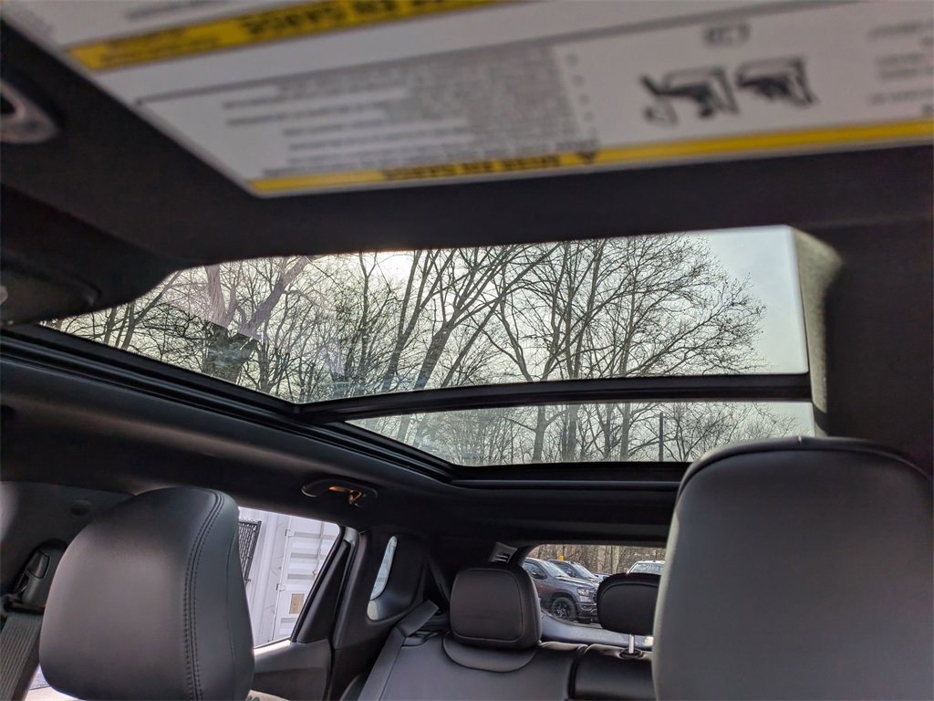 Certified 2024 Jeep Compass Limited w/ Sun and Sound Group image 19