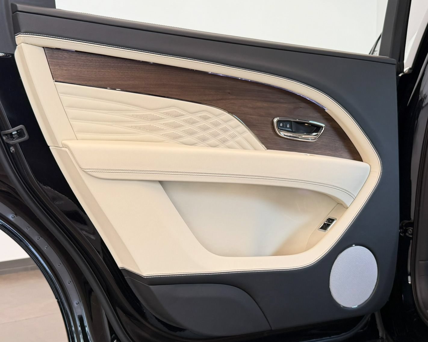 New 2026 Bentley Bentayga Extended Wheelbase AWD/4WD image 48