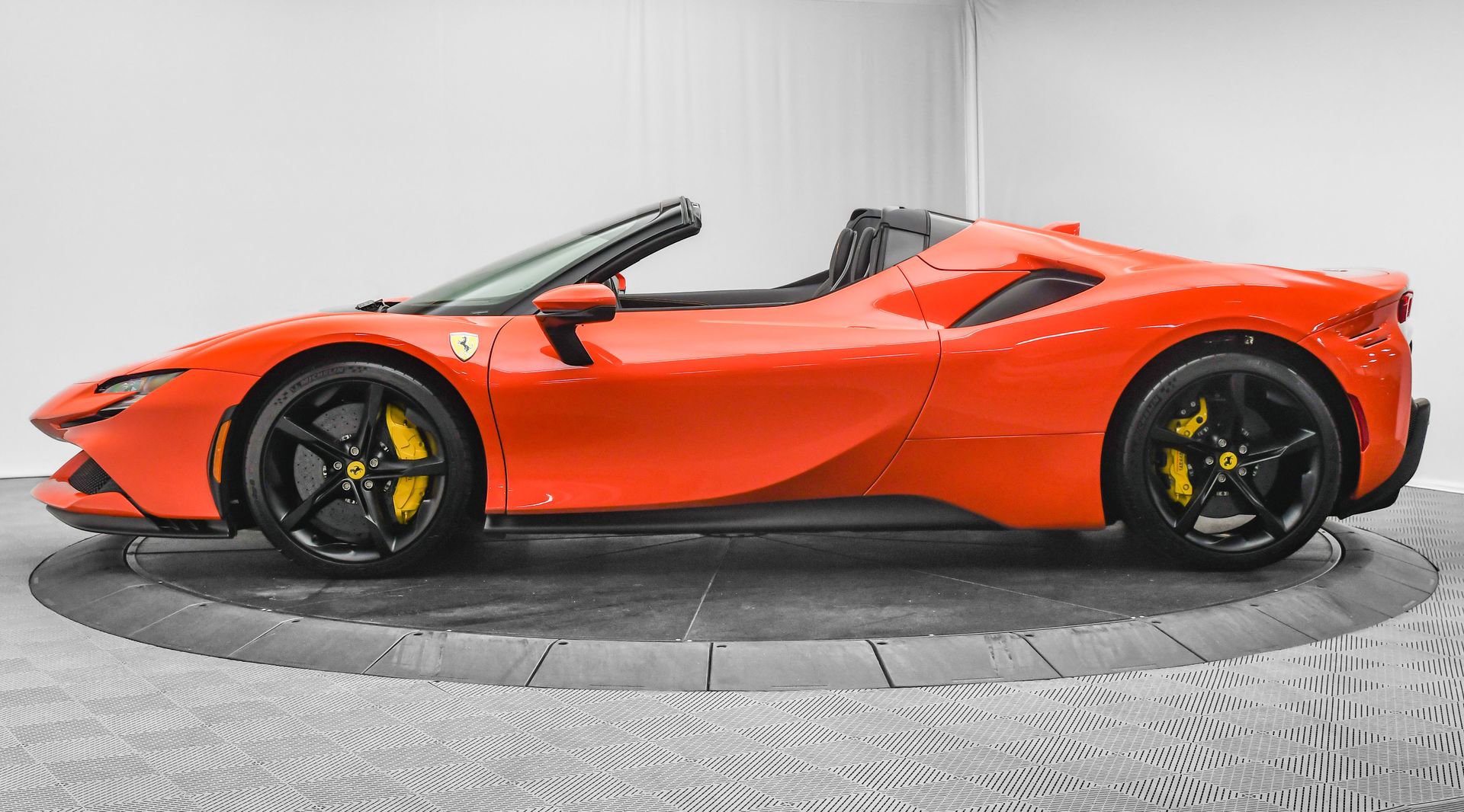 Used 2025 Ferrari SF90 Spider image 5