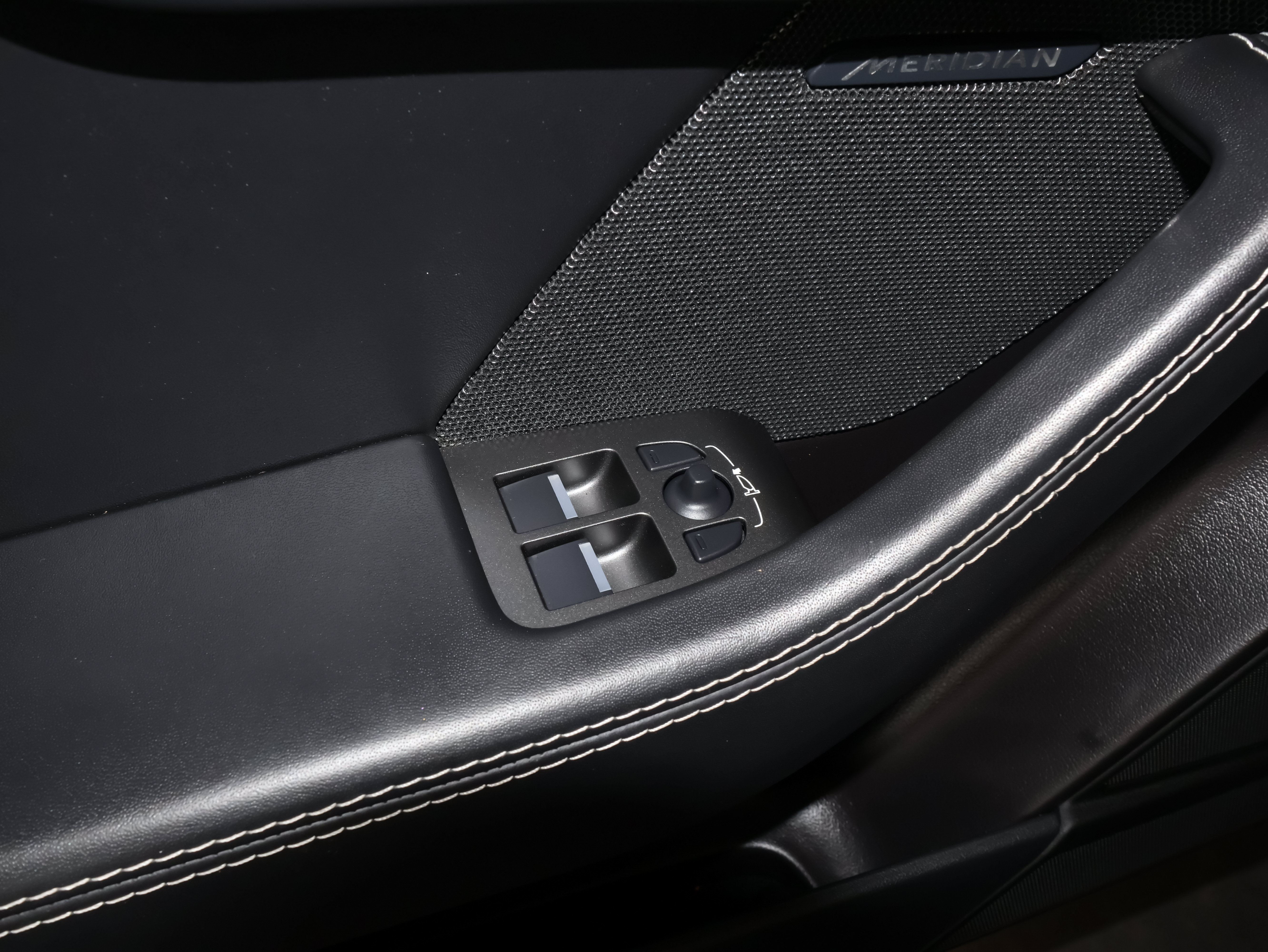 Used 2018 Jaguar F-TYPE 400 Sport AWD/4WD image 20