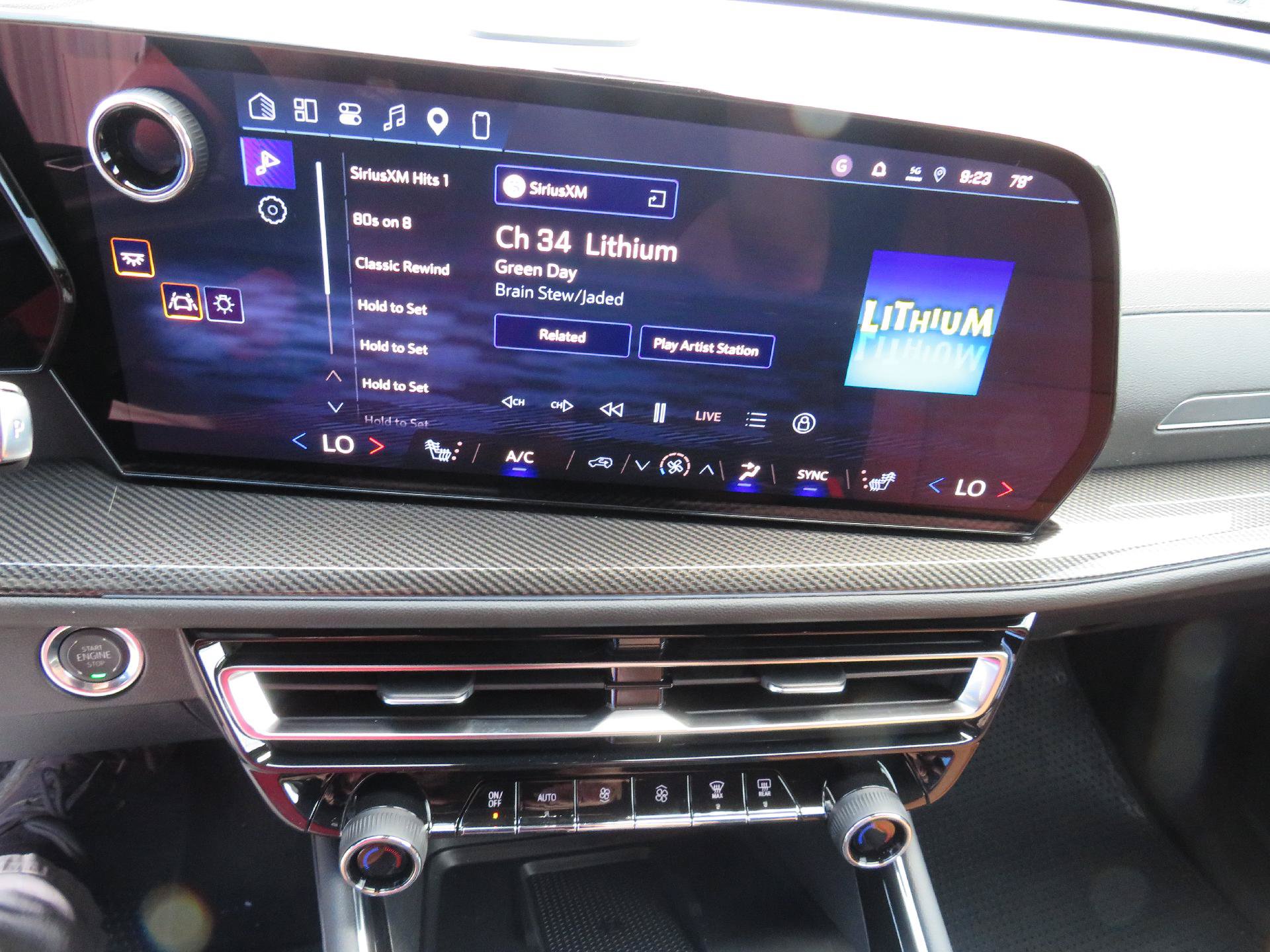 New 2027 Chevrolet Traverse Z71 w/ Enhanced Driving Package AWD/4WD image 6