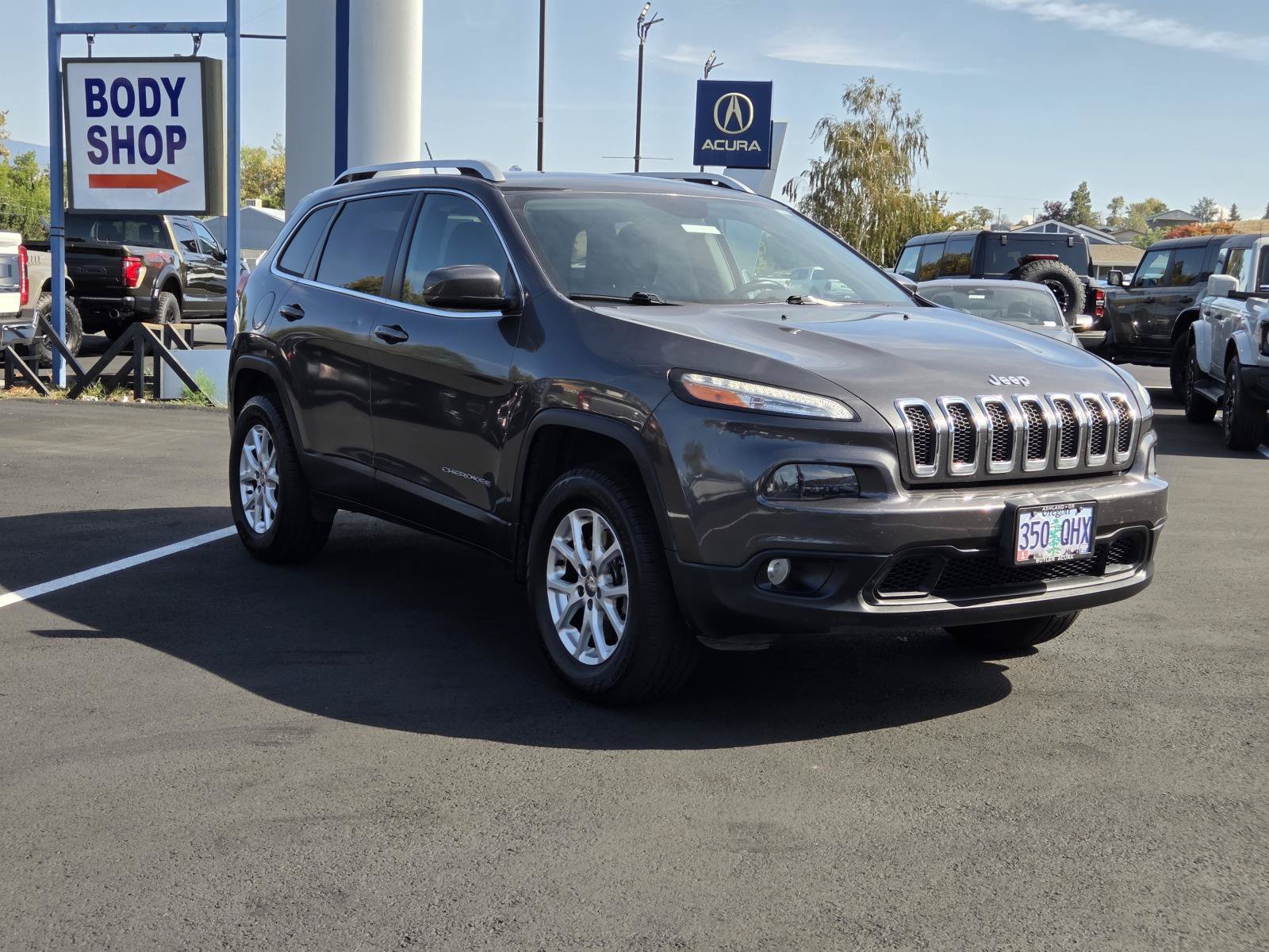 Used 2015 Jeep Cherokee Latitude w/ Comfort/Convenience Group AWD/4WD image 3