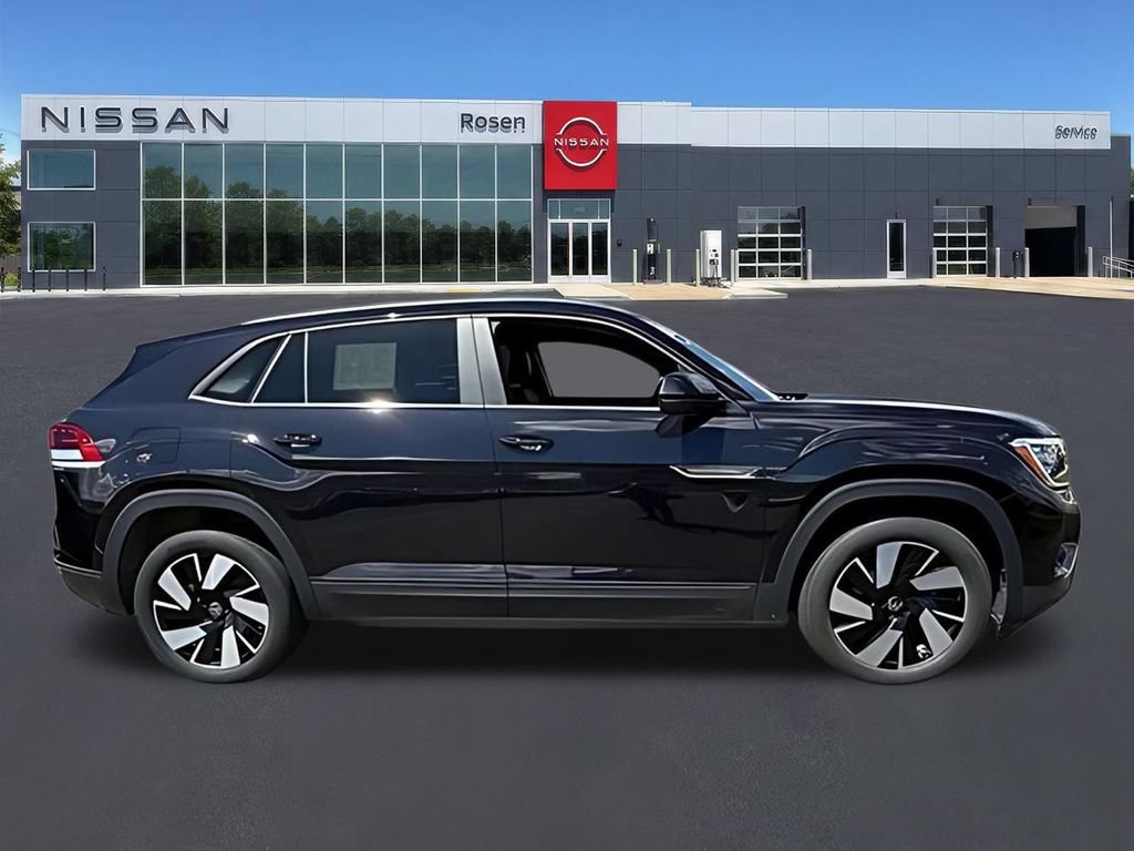 Used 2025 Volkswagen Atlas Cross Sport SE AWD/4WD image 2