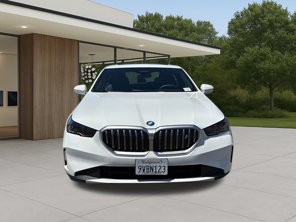 Used 2026 BMW i5 eDrive40 w/ Premium Package RWD image 4