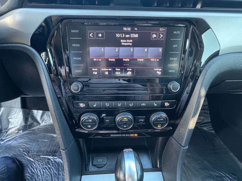 Used 2022 Volkswagen Passat 2.0T SE image 13