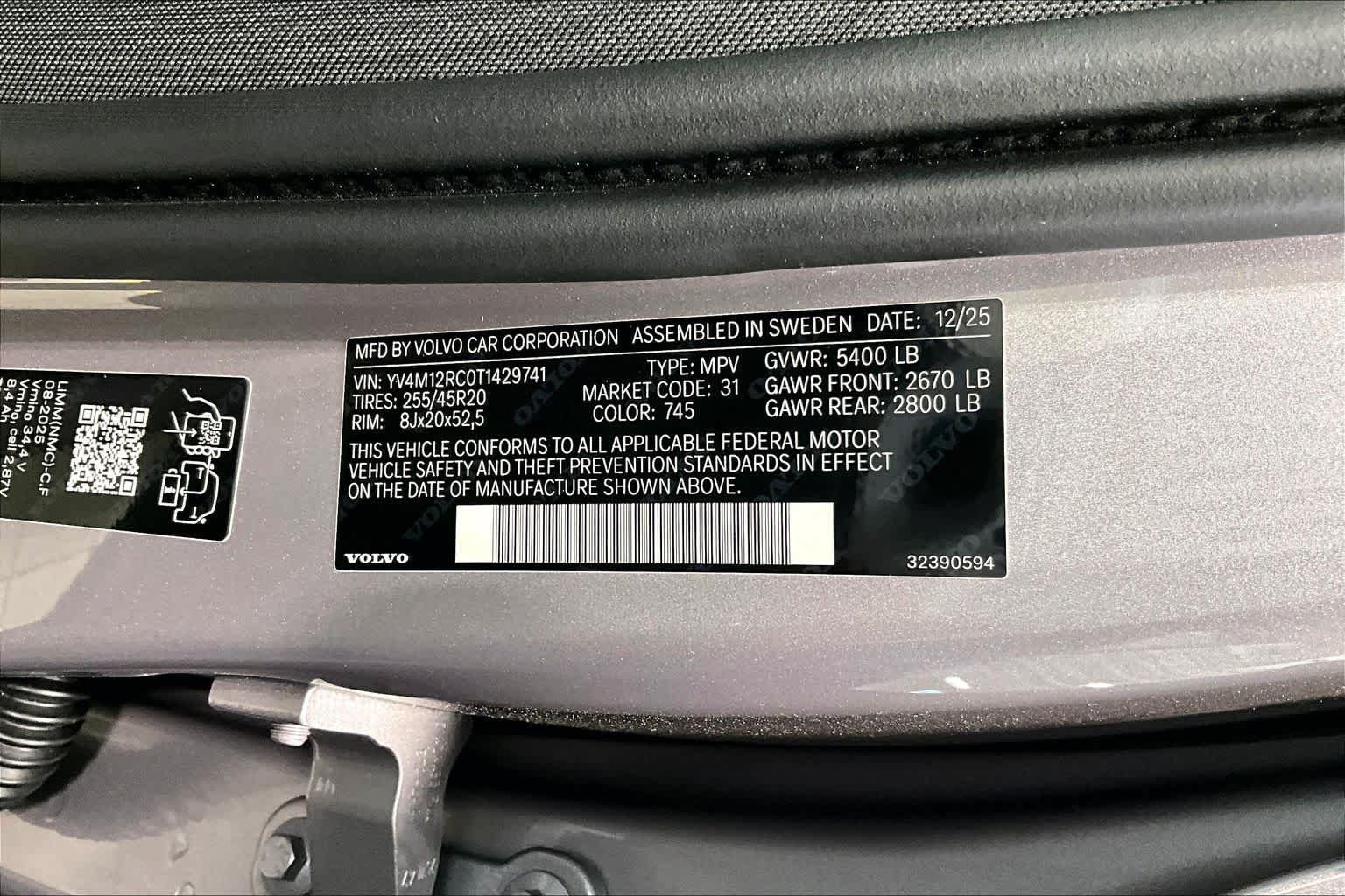 New 2026 Volvo XC60 B5 Plus w/ Protection Package Premier AWD/4WD image 12