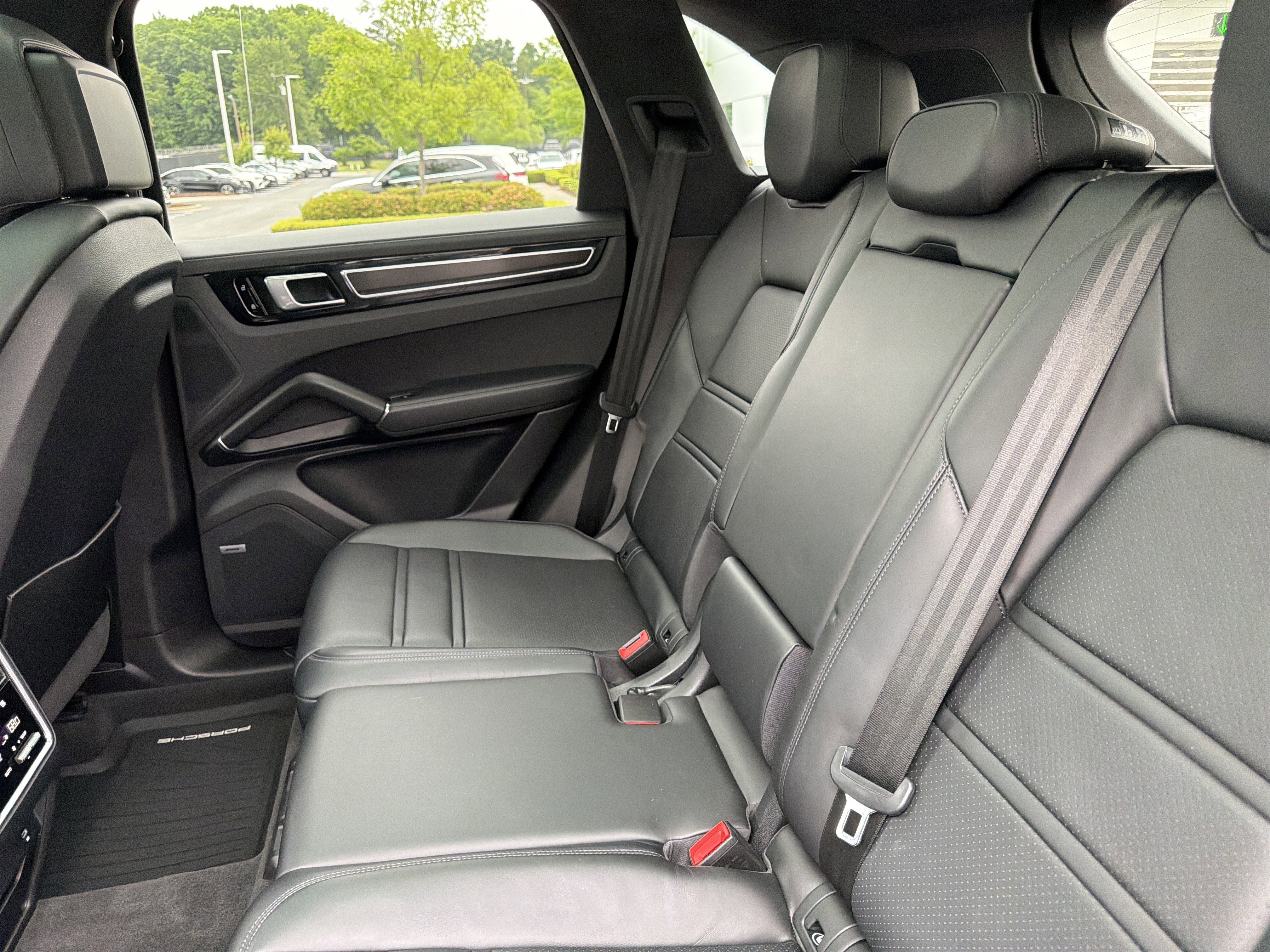 Used 2021 Porsche Cayenne GTS AWD/4WD image 32