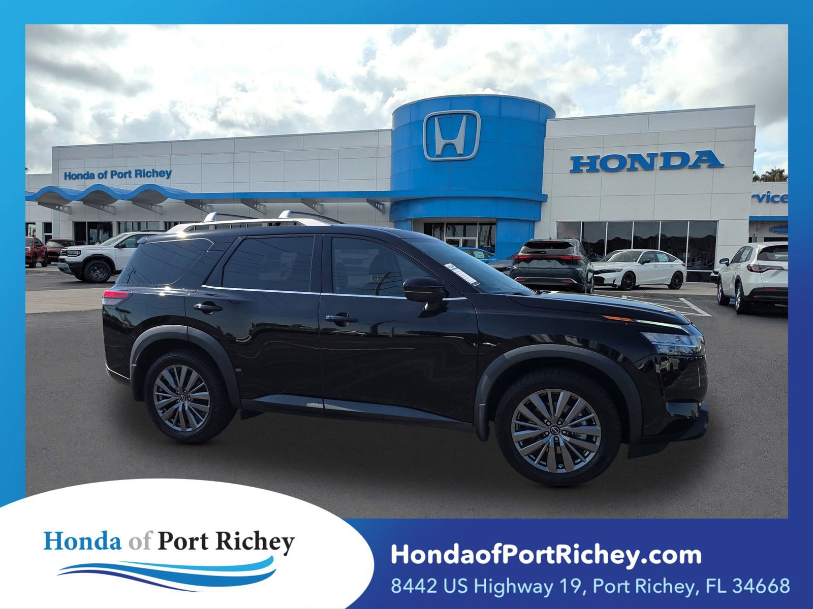 Used 2024 Nissan Pathfinder SL w/ SL Premium Package image 1