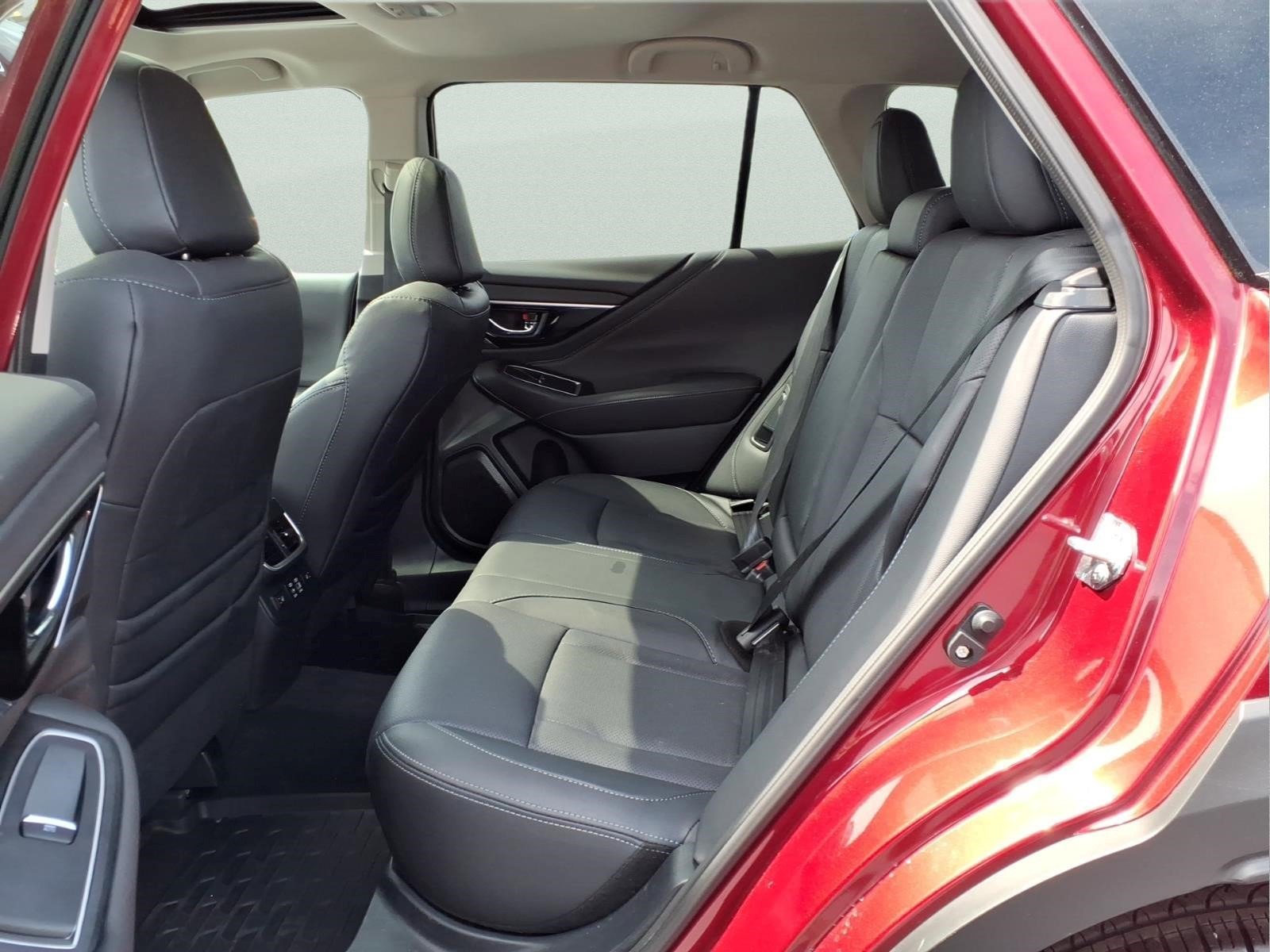Certified 2025 Subaru Outback Limited AWD/4WD image 4