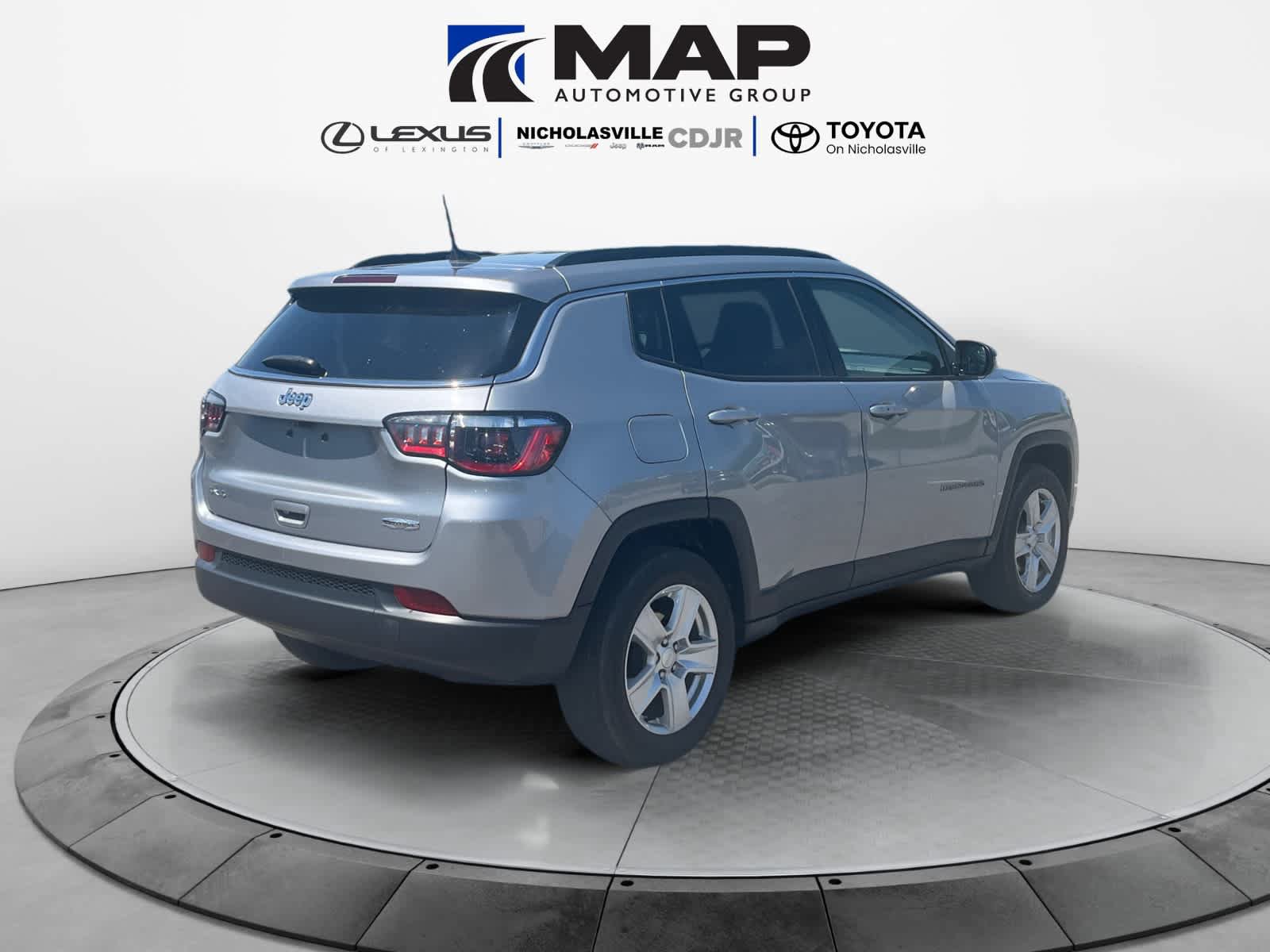 Used 2022 Jeep Compass Latitude w/ Convenience Group AWD/4WD image 5