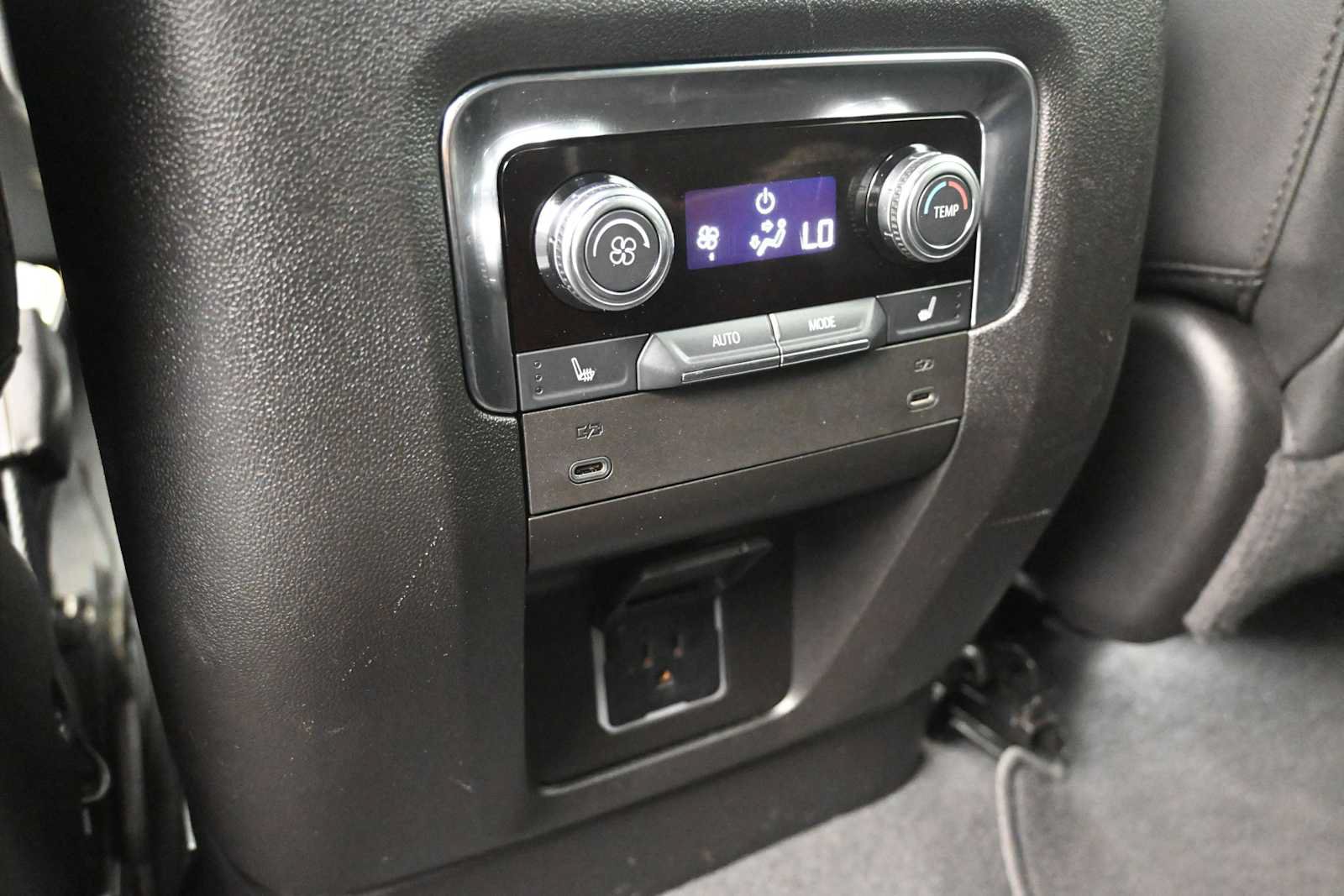 Used 2025 GMC Yukon XL Elevation AWD/4WD image 29