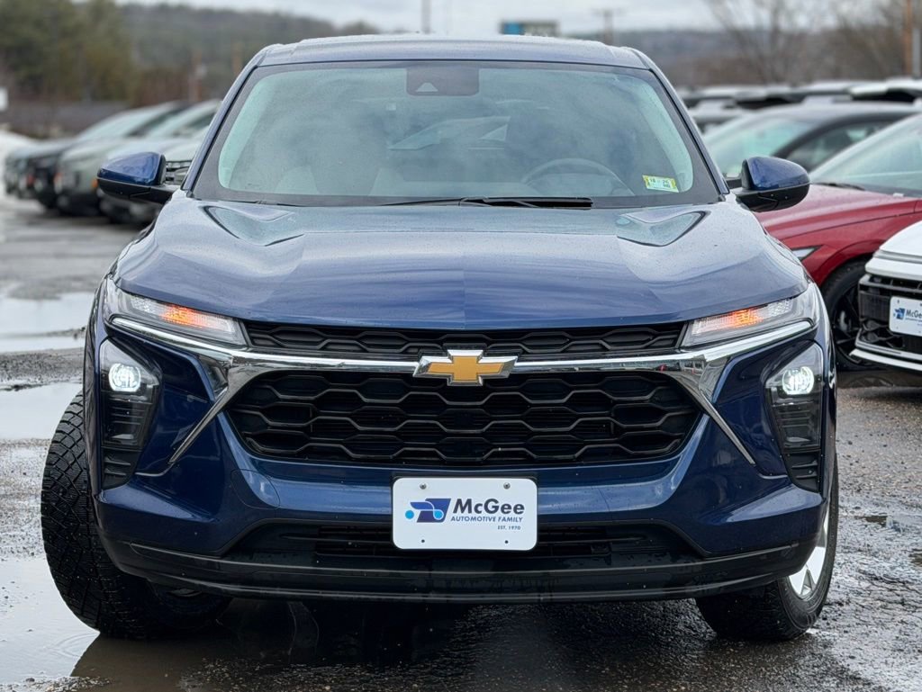 Used 2024 Chevrolet Trax LS w/ LS Convenience Package FWD image 2