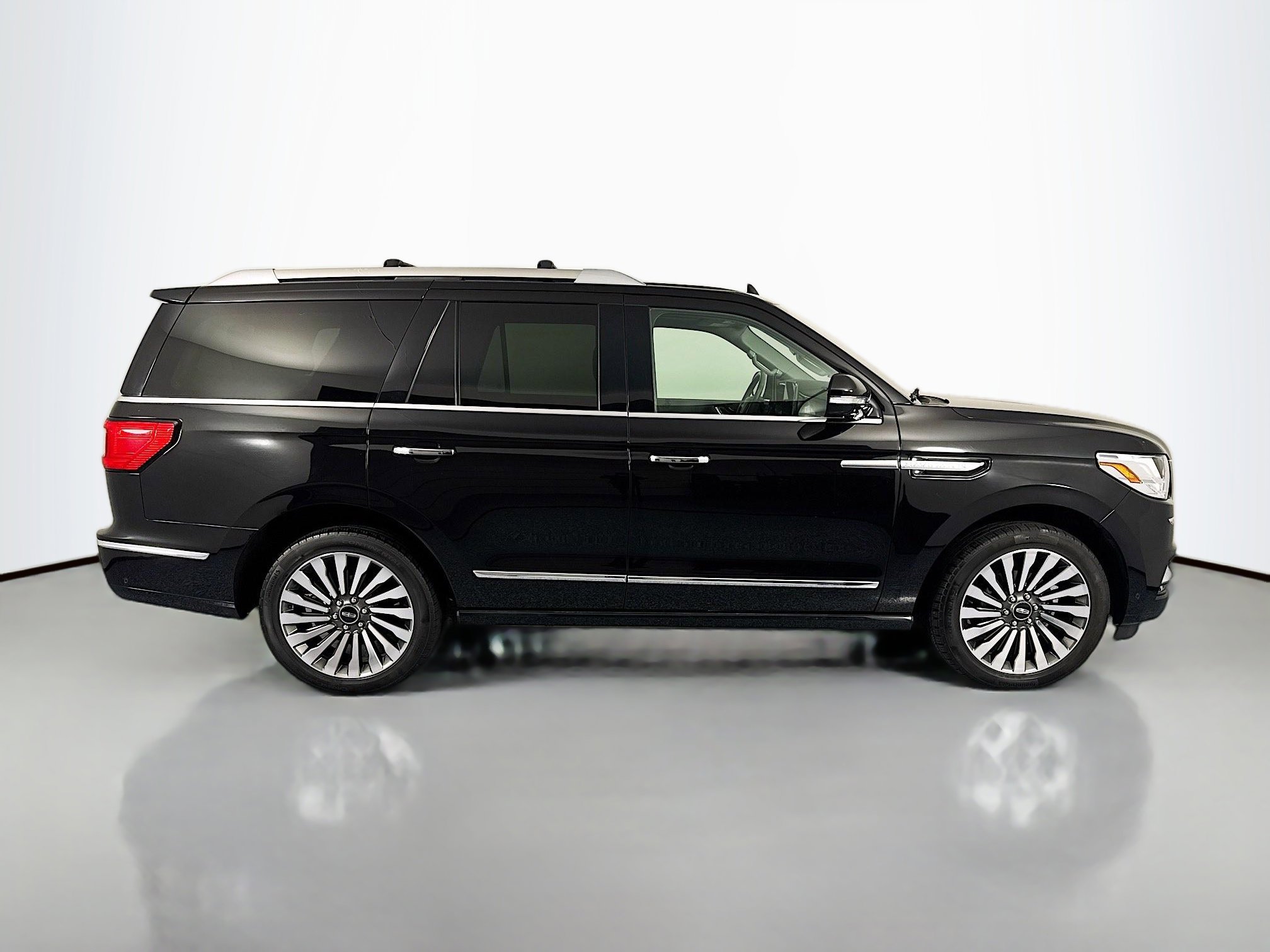 Used 2019 Lincoln Navigator Reserve w/ Cargo Package image 4