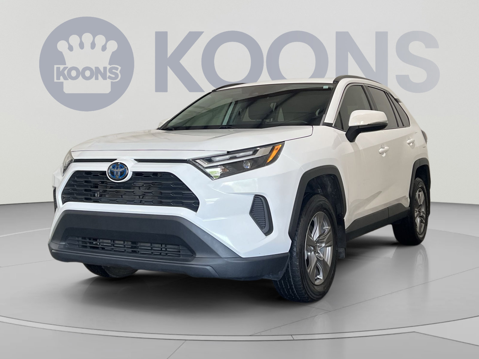Used 2024 Toyota RAV4 XLE AWD/4WD image 1