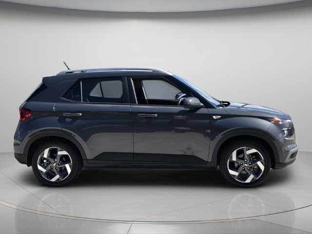 Used 2024 Hyundai Venue SEL FWD image 7
