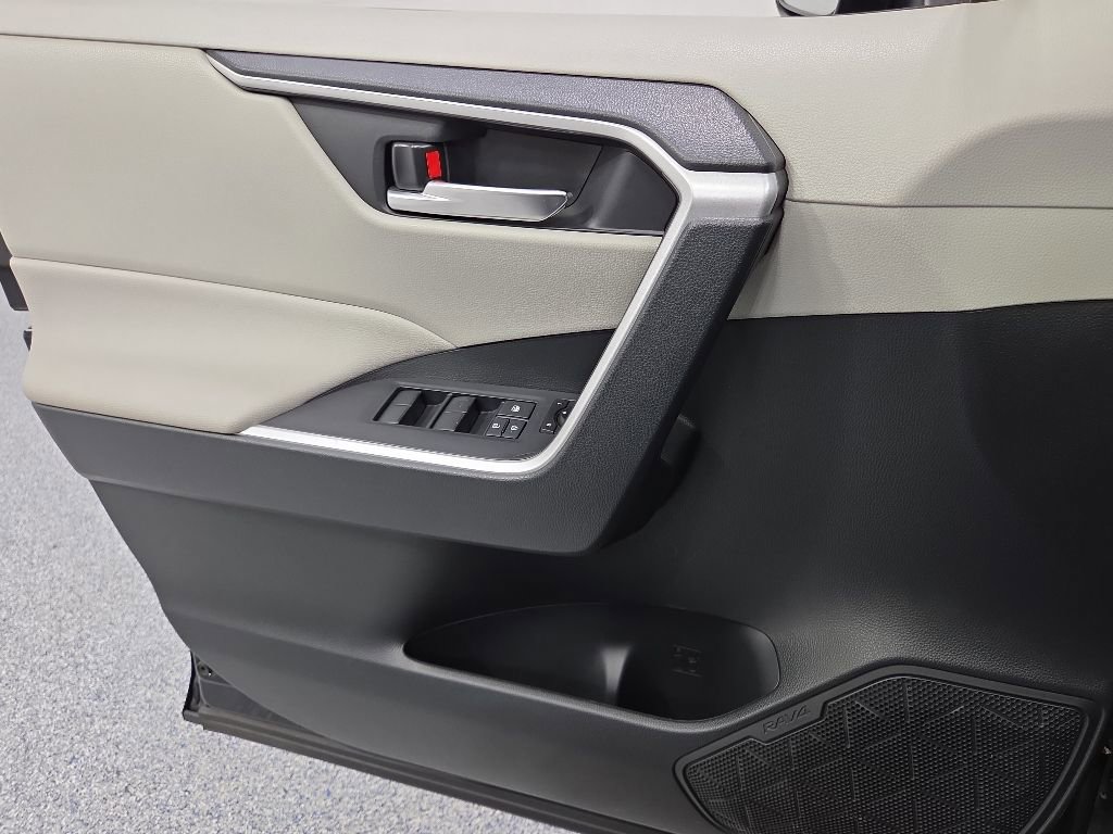 Used 2019 Toyota RAV4 XLE w/ Convenience Package AWD/4WD image 28