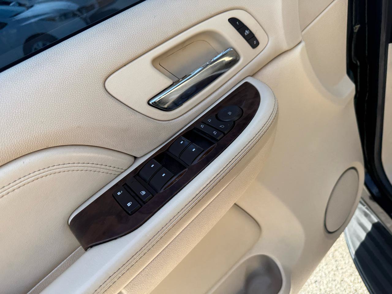 Used 2007 Cadillac Escalade AWD w/ Information Package image 15