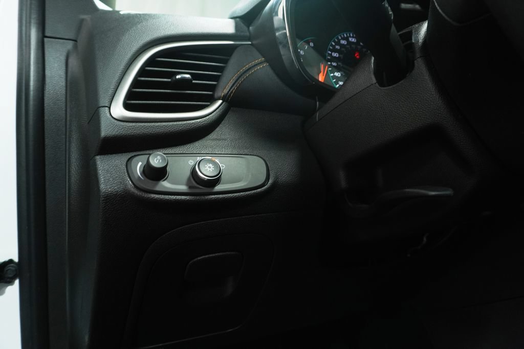 Used 2018 Chevrolet Trax LT w/ Driver Confidence Package FWD image 21