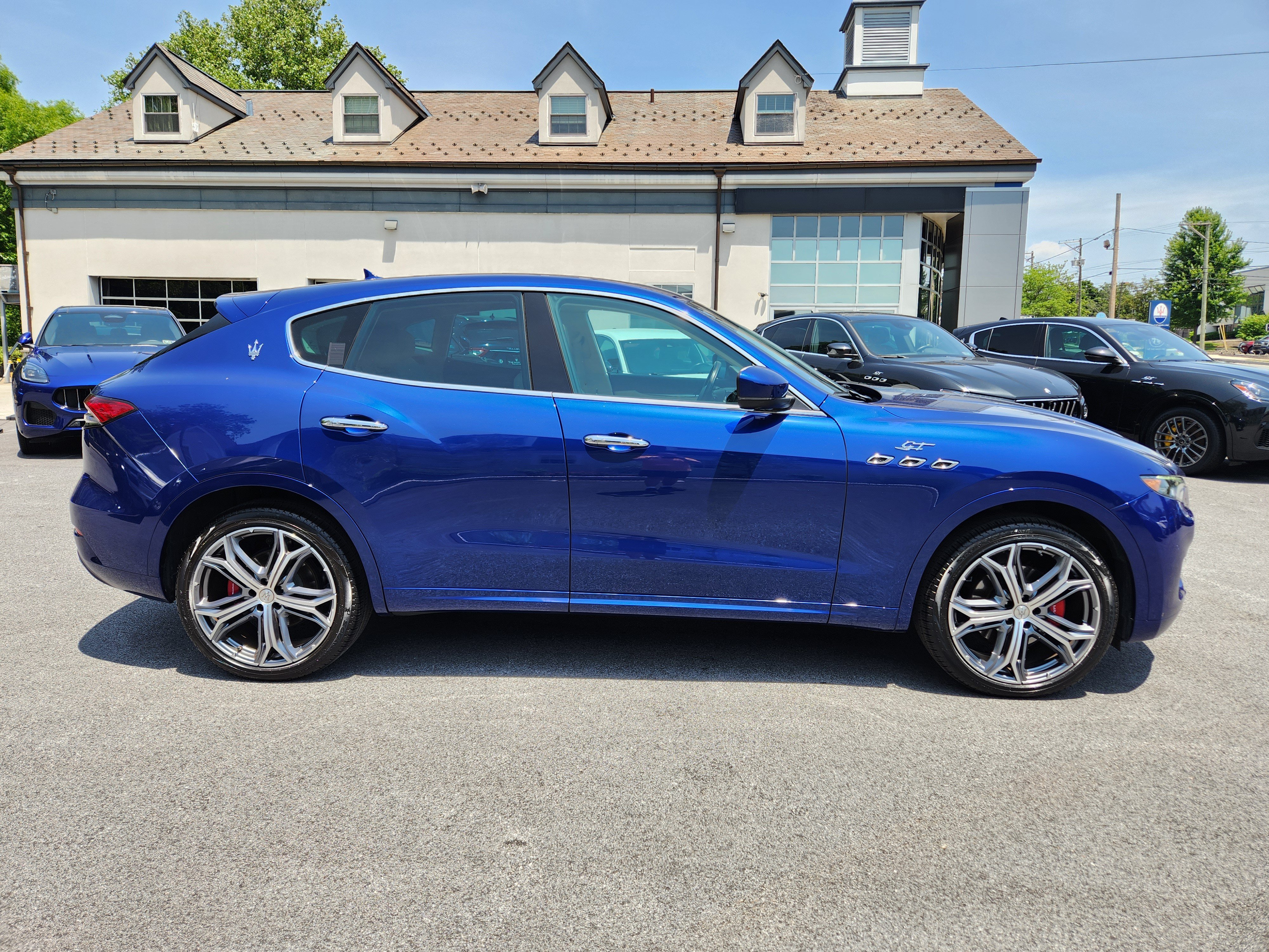 Used 2023 Maserati Levante GT AWD/4WD image 6