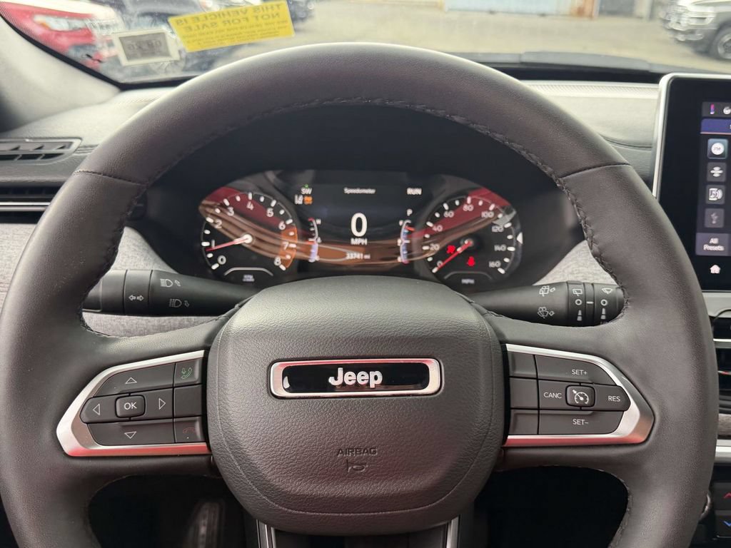 Used 2023 Jeep Compass Latitude AWD/4WD image 36