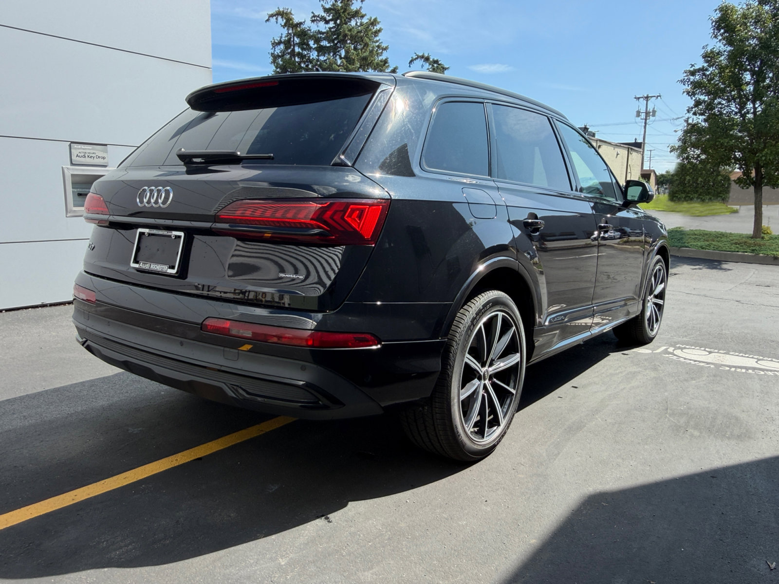 Used 2023 Audi Q7 3.0T Premium Plus w/ Premium Plus Package AWD/4WD image 10
