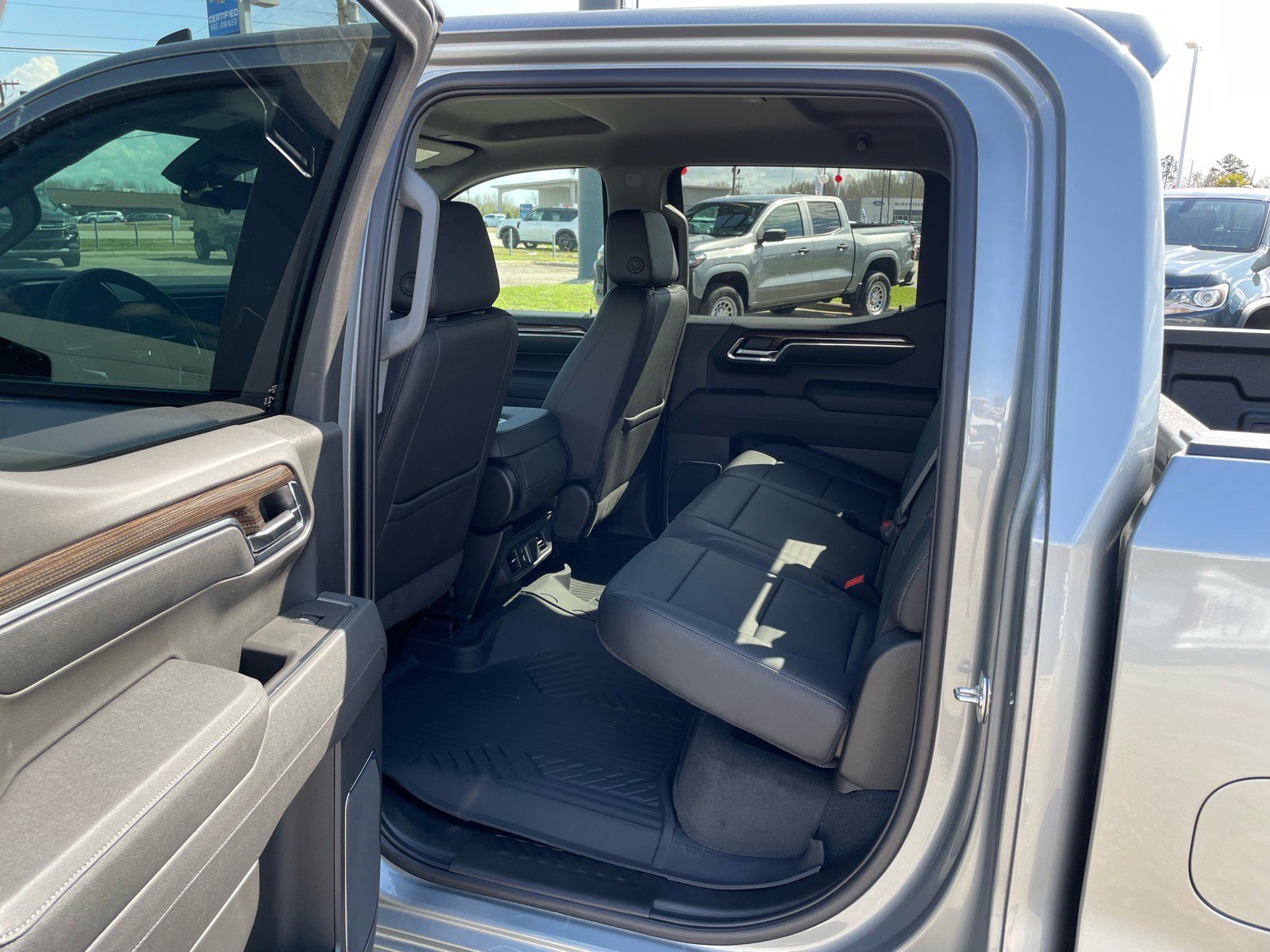 Used 2025 Chevrolet Silverado 1500 LT image 17