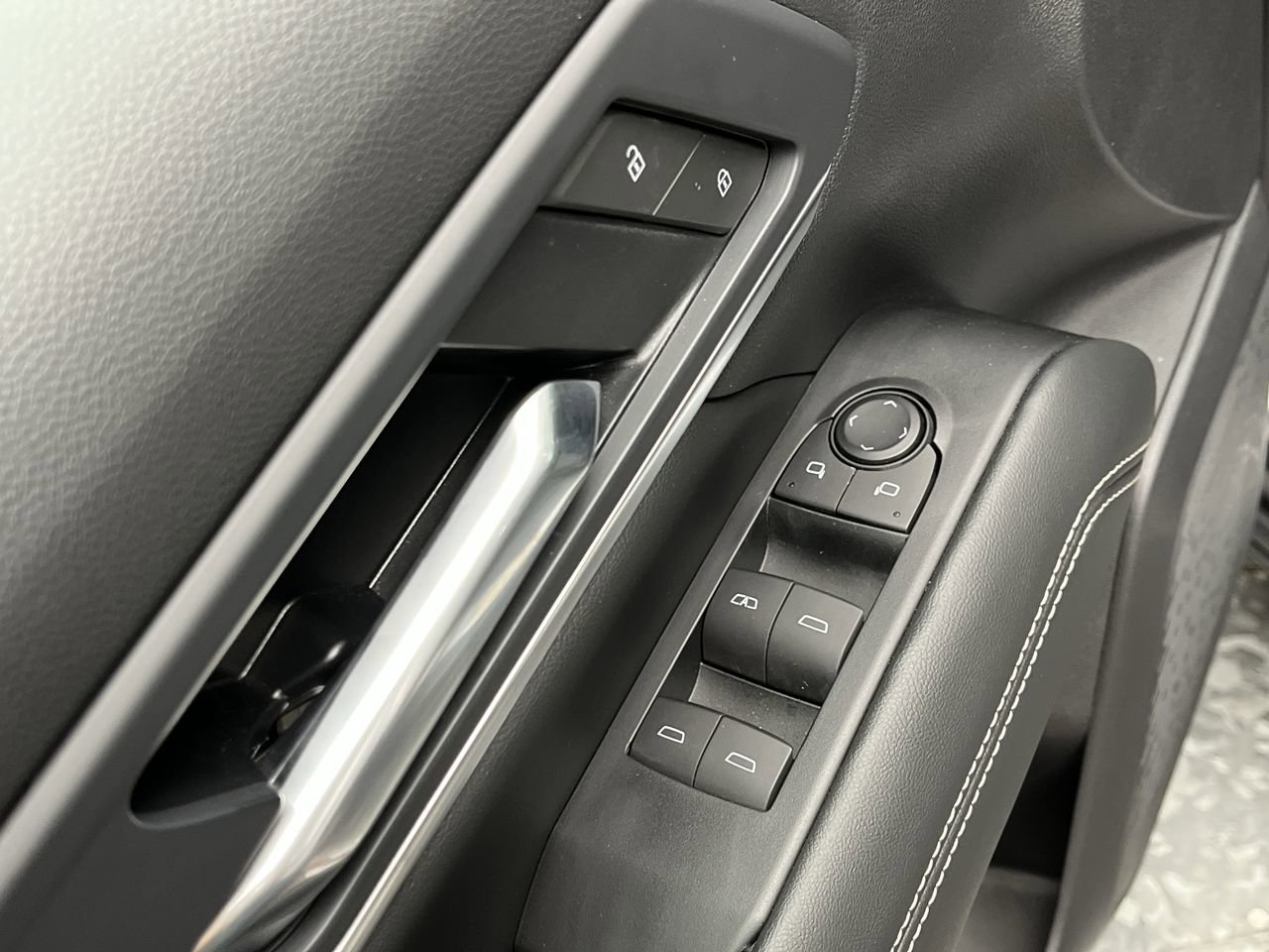 Certified 2025 GMC Terrain Elevation w/ Black Edition AWD/4WD image 8