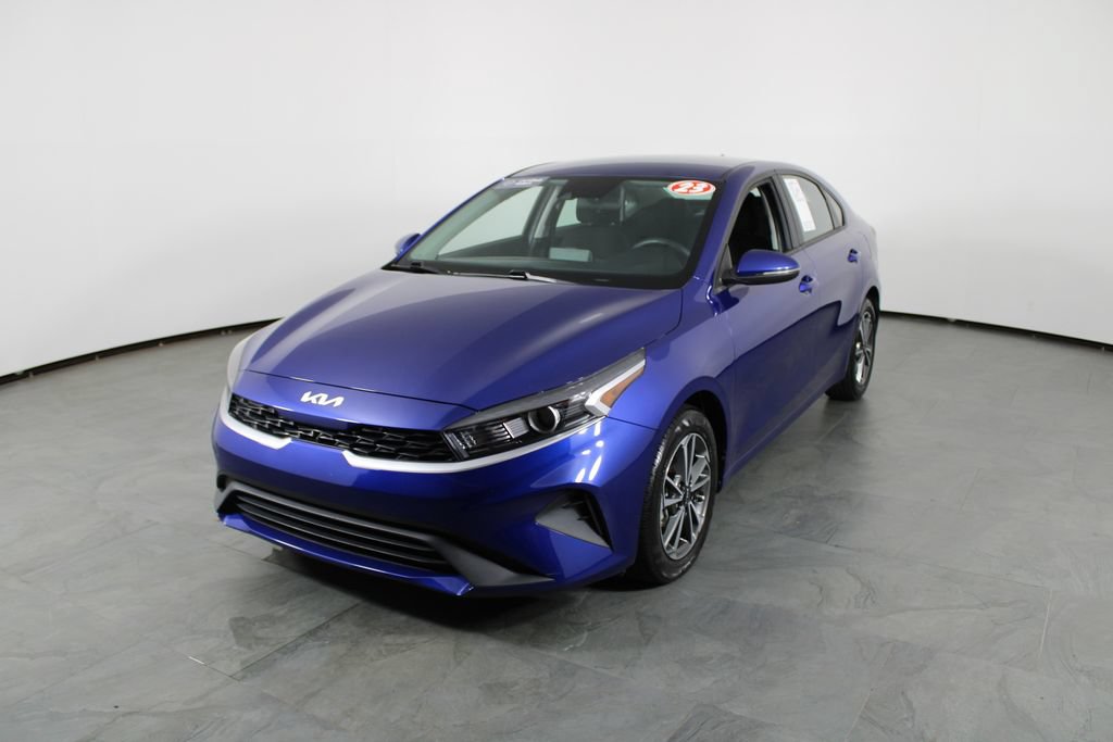 Used 2023 Kia Forte LXS w/ LXS Technology Package FWD image 2