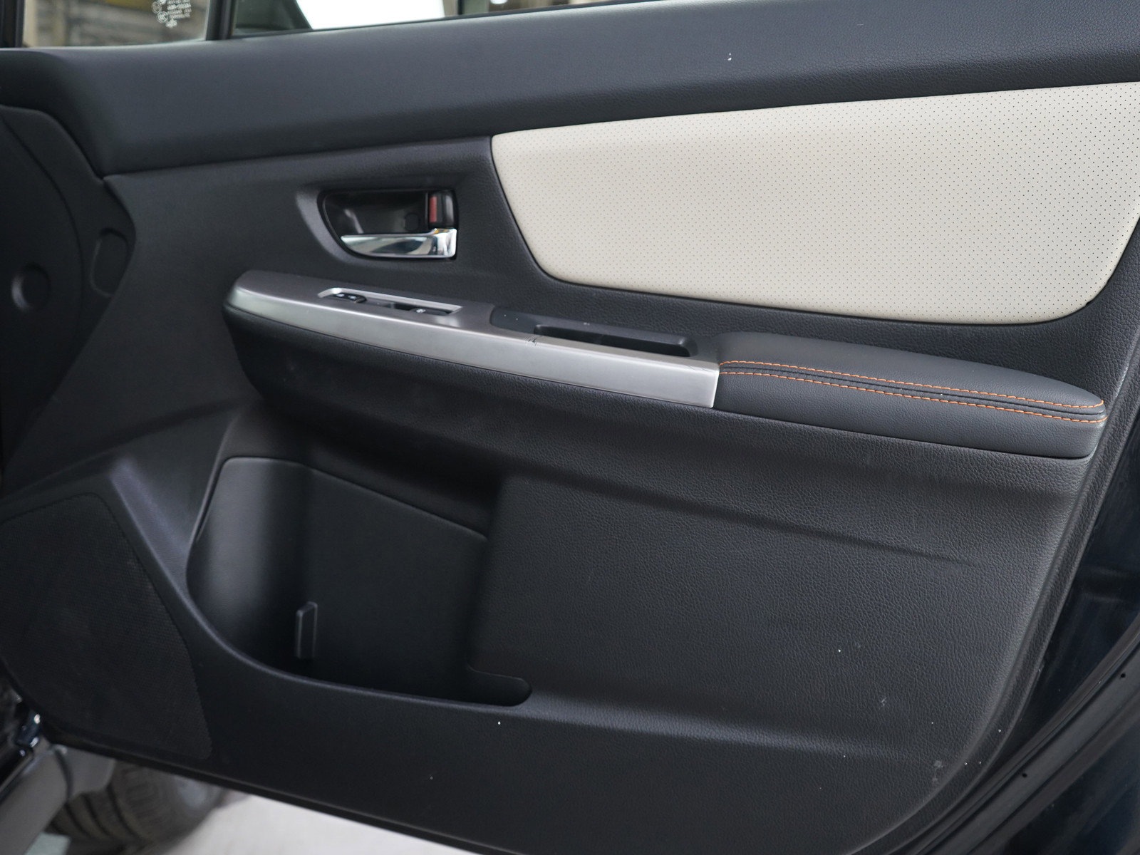 Used 2017 Subaru Crosstrek 2.0i Limited w/ Popular Package #2 image 9