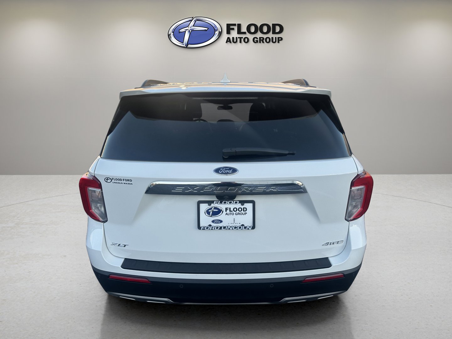 Used 2022 Ford Explorer XLT w/ Equipment Group 202A image 6