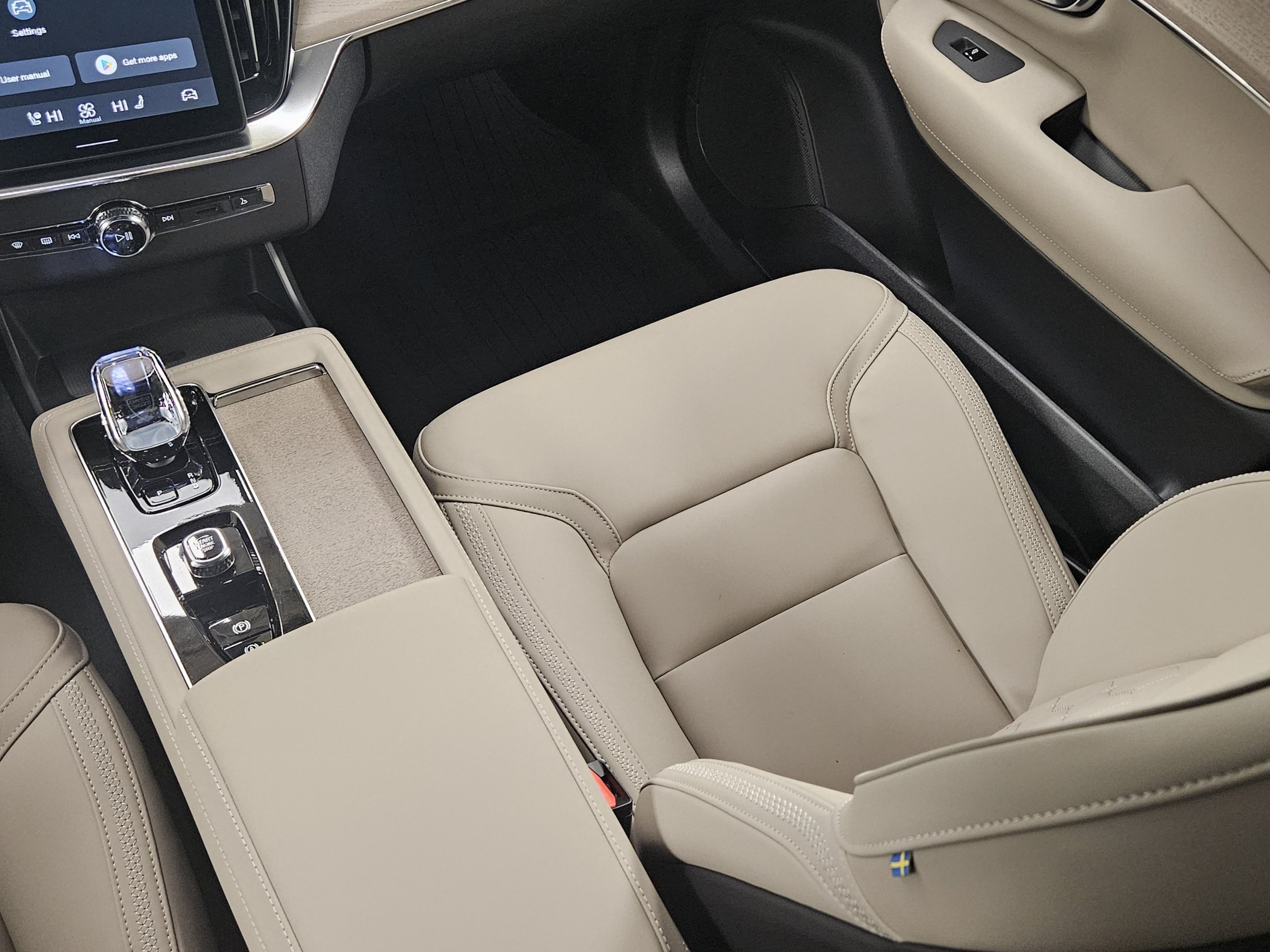 New 2026 Volvo XC90 B6 Plus w/ Protection Package AWD/4WD image 17