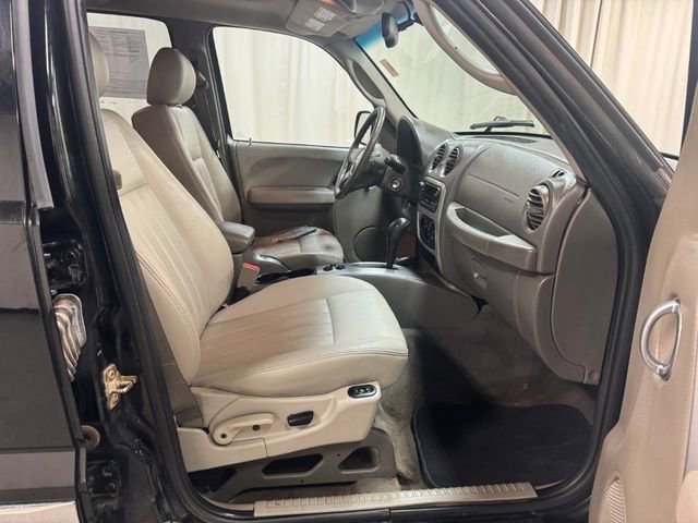 Used 2005 Jeep Liberty Limited image 35