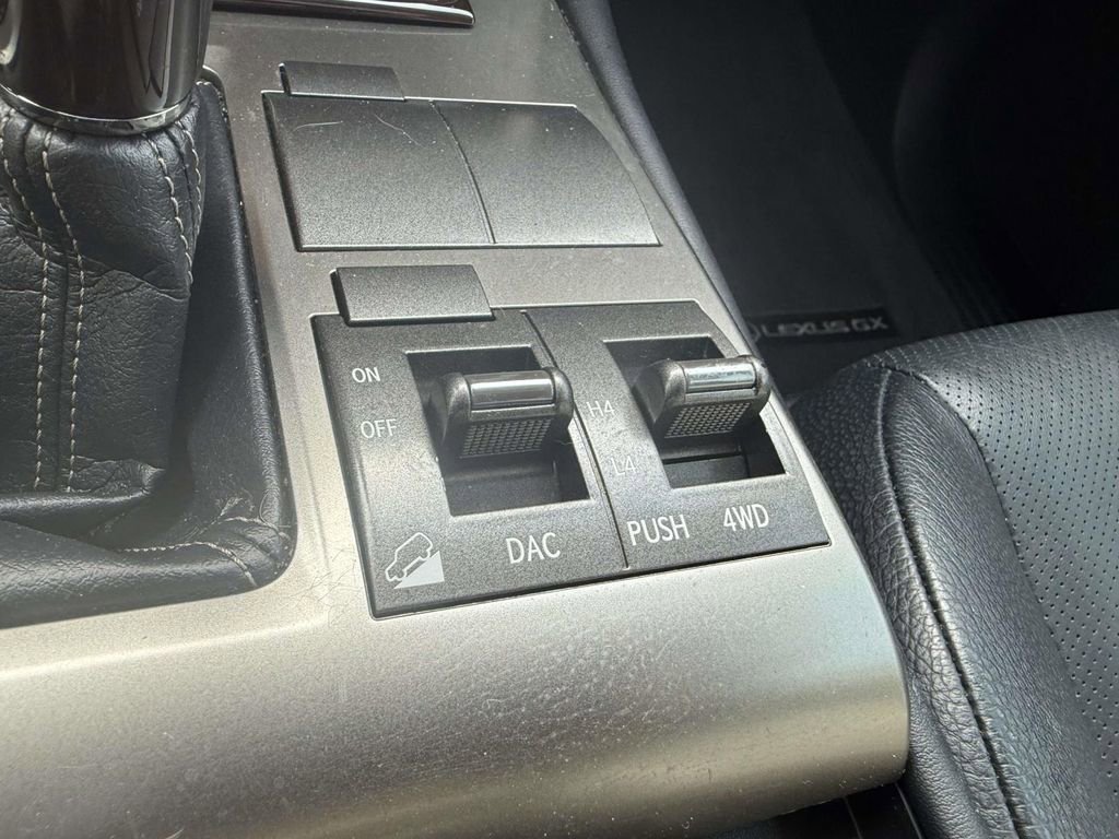 Used 2018 Lexus GX 460 Premium w/ Premium Package image 27